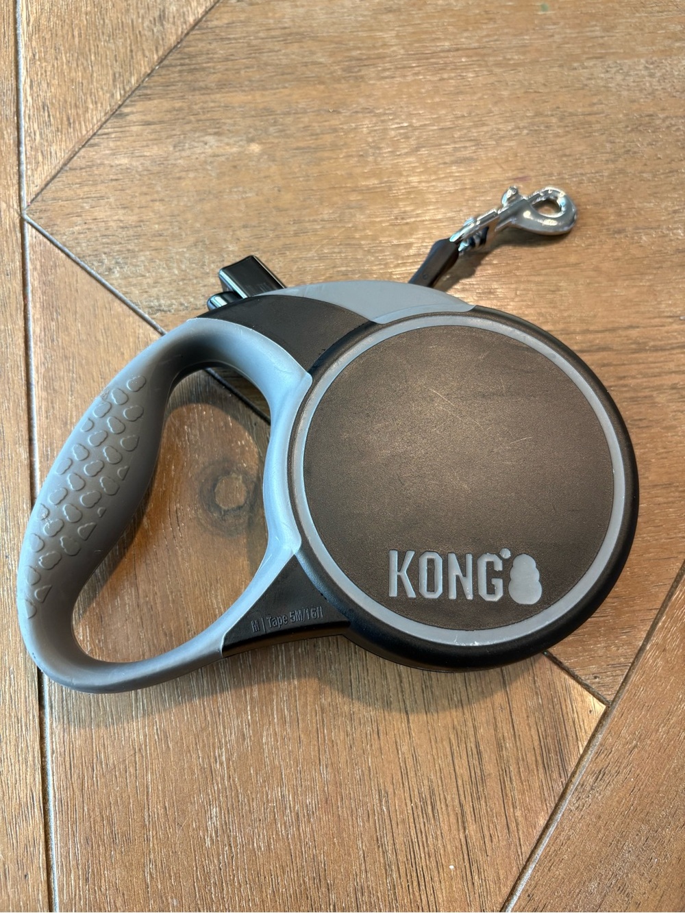 KONG Retractable Dog Leash in Black & Gray 65lb